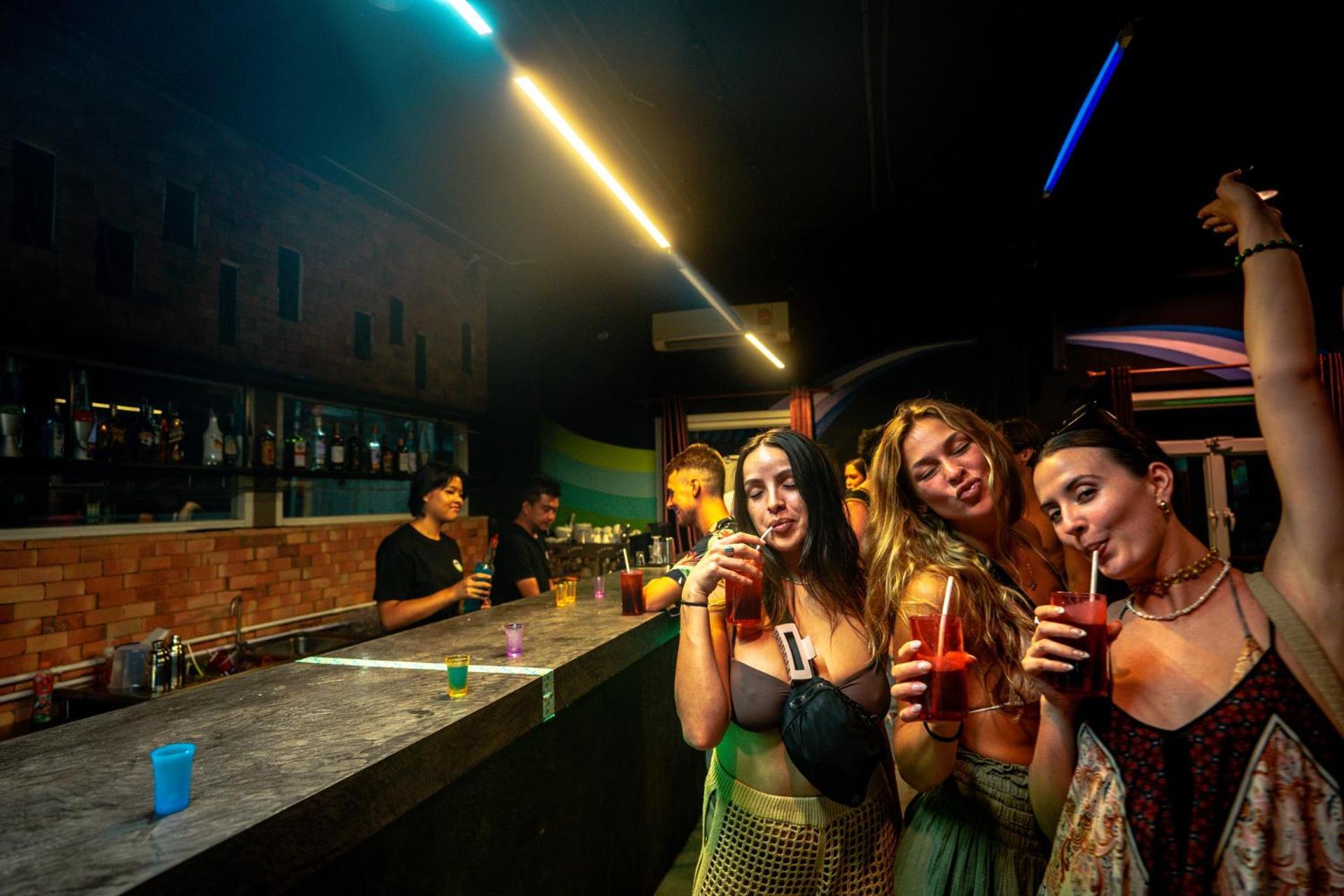 Mad Monkey Chiang Mai Hostel — Photos 2
